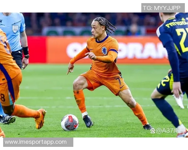 姆巴佩年仅17岁身价仅300万却轻松突破孔德巴黎三叉戟总身价却不及亚马尔一半