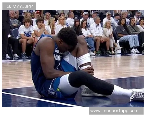 爱德华兹首节表现极端14分闪耀却伴随5次失误与1次技犯 爱德华兹首节表现极端14分闪耀却伴随5次失误与1次技犯