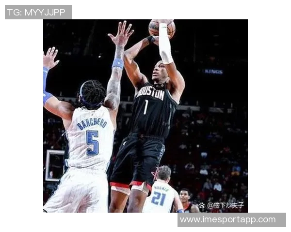 范弗里特称赞阿门打控卫表现逐渐提升适应能力显著增强 范弗里特称赞阿门打控卫表现逐渐提升适应能力显著增强