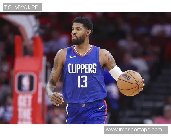 乔治在攻防战中表现出色15投7中三分球命中率高达33贡献20分5篮板5助攻