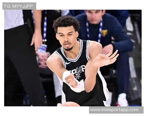 哈克斯空切接球一气呵成单臂隔扣文班亚马震撼全场